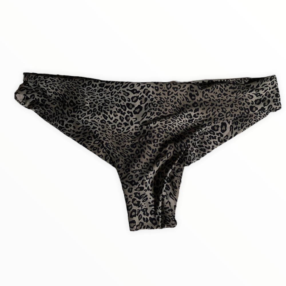 ✨LEOPARD PRINT BIKINI BOTTOMS✨